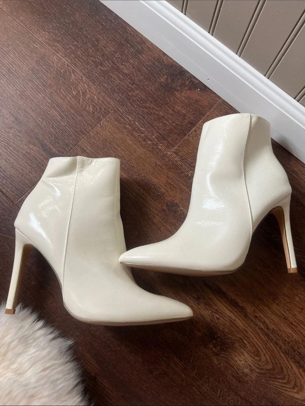 SEXY ! Pointed-Toe Cream Ankle Booties with Side Zip